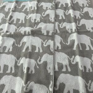 New without tags adorable children's bathroom hand towels